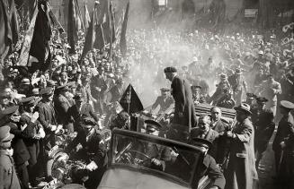 Lluís Companys, presidente de la Generalitat de Catalunya, y los consejeros amnistiados con motivo de la victoria electoral del Frente Popular al llegar a Barcelona en marzo de 1936