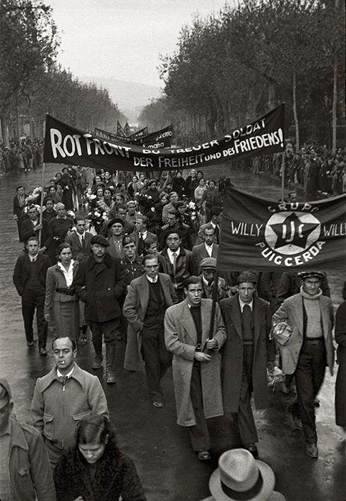 Cortejo fúnebre en el entierro de Hans Beimler, jefe de la centuria Thälmann de las Brigadas Internacionales