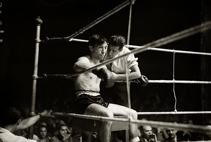 Alfonso Arias en el combate contra Joseph Parisis en el teatro Olympia