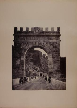 Alcántara. Vista del arco de triunfo por la parte que mira a la margen izquierda del río