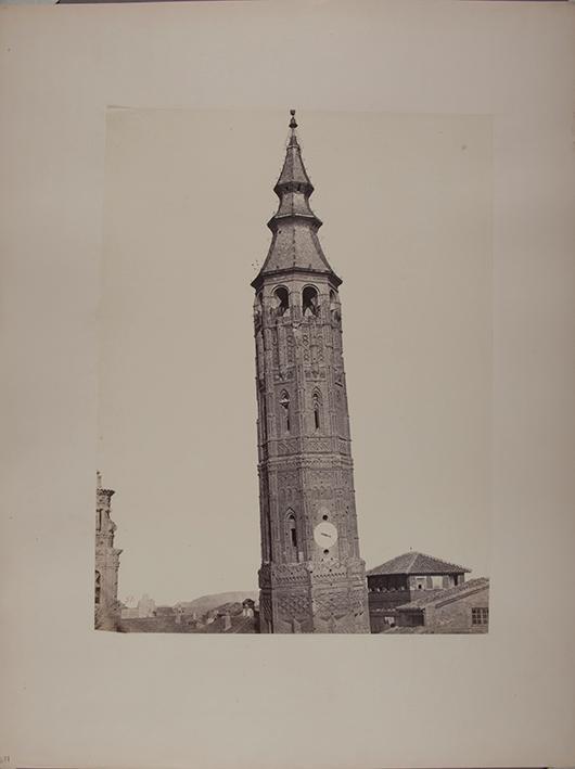 Zaragoza. Torre nueva, construida en 1504. Su inclinación es de 9 1/2 pies hacia el sur