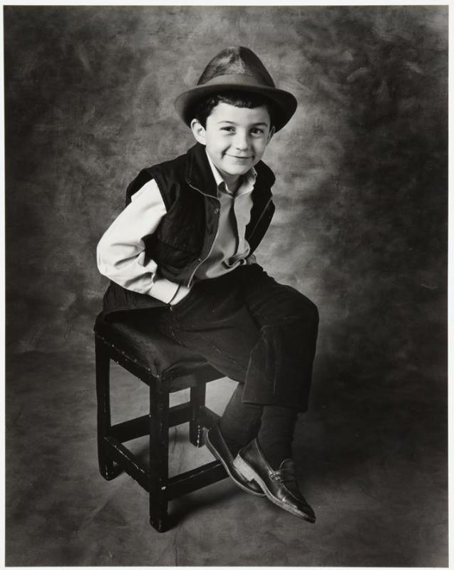 Retrato de niño con sombrero