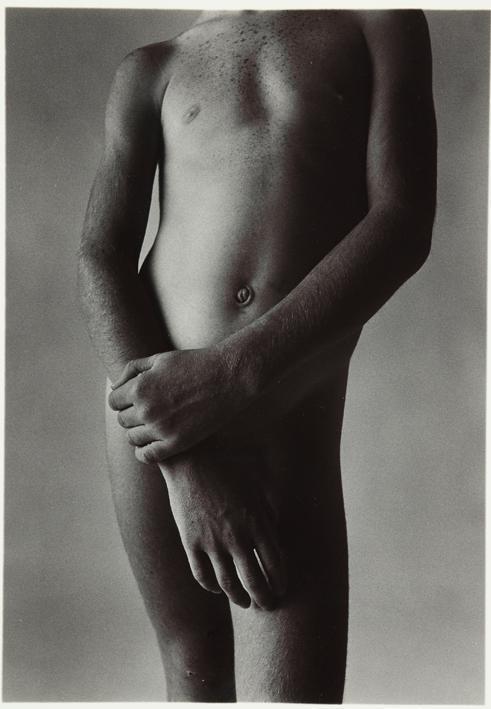 Retrato de cuerpo de niño desnudo