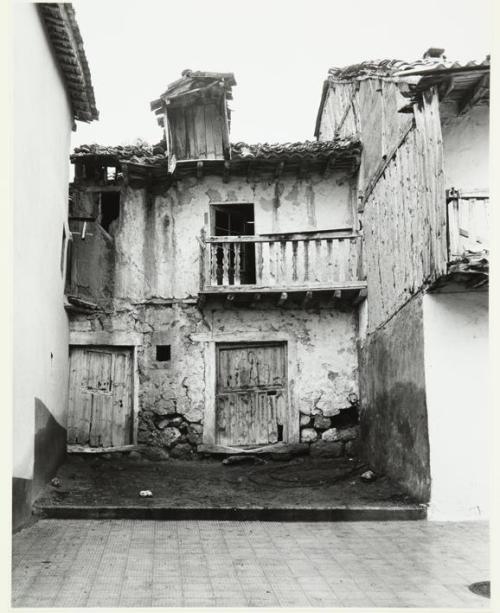 Casa antigua de pueblo