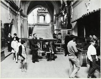 Banda de música en una iglesia