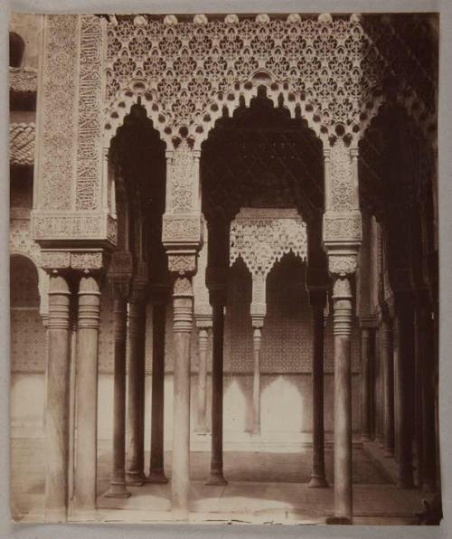 Alhambra. Detalle de patio