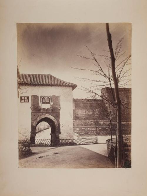 Alhambra. Puerta del vino