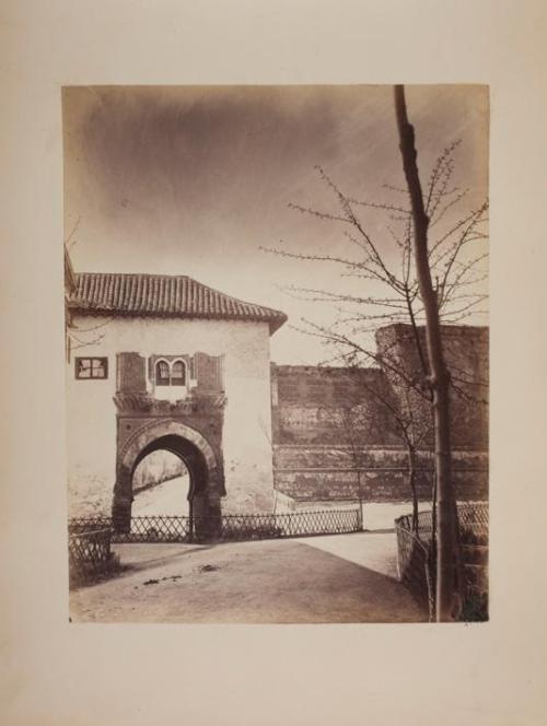 Alhambra. Puerta del vino