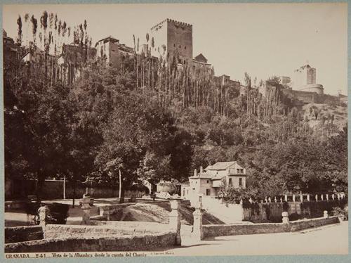 Granada. Vista de la Alhambra desde la cuesta del Chaniz