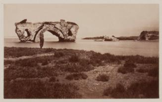 Ruinas semicubiertas por el agua