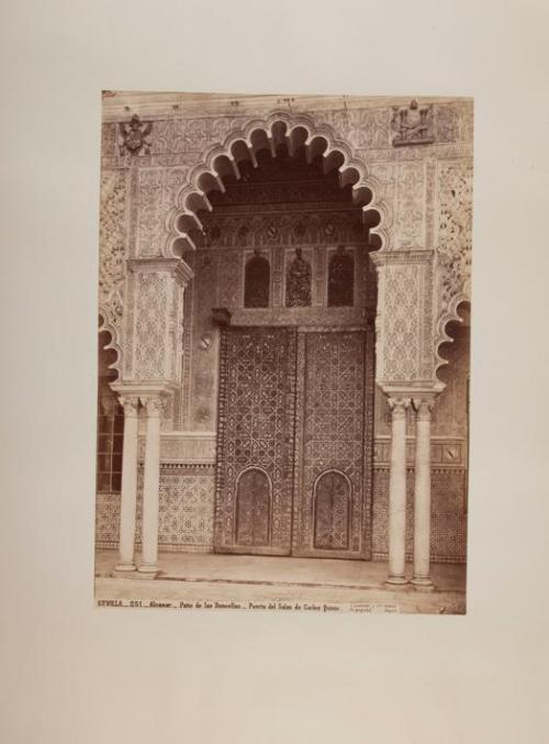 Sevilla. Alcázar. Patio de las Doncellas. Puerta del Salón de Carlos Quinto.