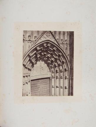 Puerta de la catedral de Sevilla