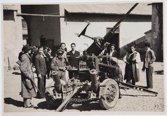 Milicias indígenas en un cuartel militar