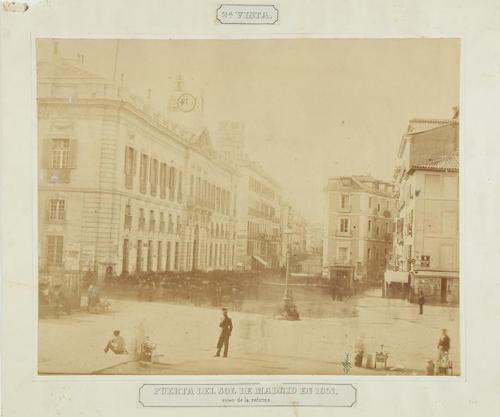 Segunda vista. Puerta del Sol de Madrid en 1857, antes de la reforma