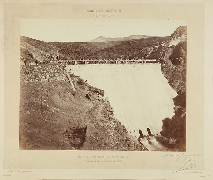 Canal de Isabel II. Presa del Villar. Vista del paramento de aguas abajo. (Estado de las obras en noviembre de 1875)