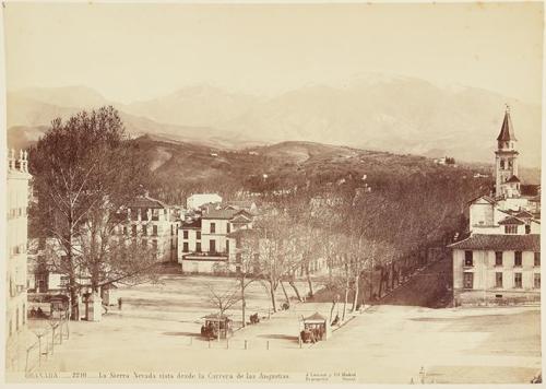 Granada. La Sierra Nevada vista desde la Carrera de las Angustias