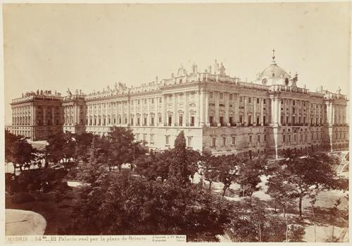 Madrid. El Palacio Real por la plaza de Oriente