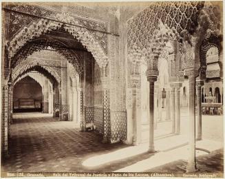 Granada. Sala del Tribunal de Justicia y Patio de los Leones. Alhambra