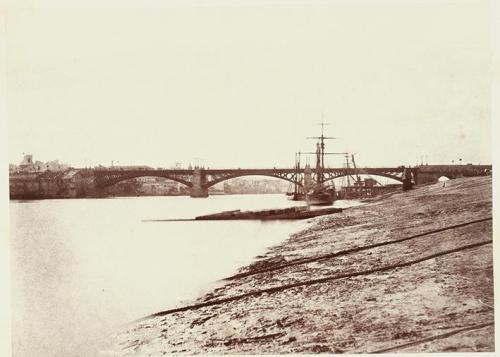 Séville. Vue du pont de Triana sur le Guadalquivir