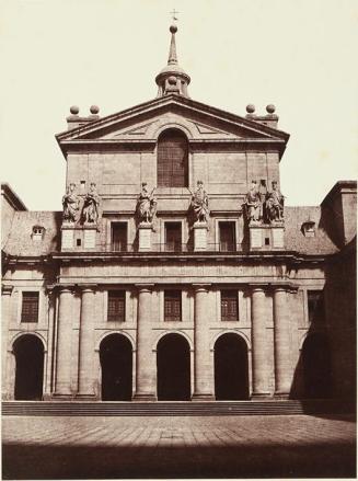 Escurial. Façade de l´eglise. Cour intérieur du Couvent