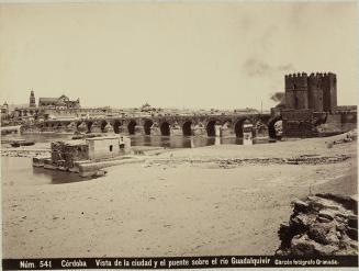 Córdoba. Vista de la ciudad y puente sobre el río Guadalquivir