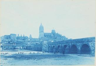 Salamanque: le pont romain sur le Tormes et la vieille cathédrale. À gauche, la nouvelle