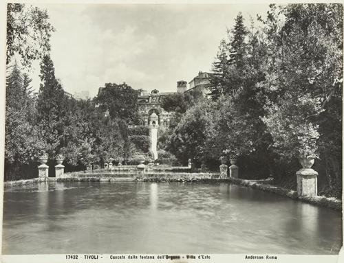 Tivoli. Cascata dalla fontana dell´Organo. Villa d´Este