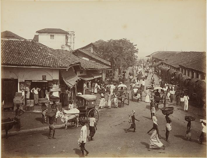 (Street scene. Colombo. Ceylan)