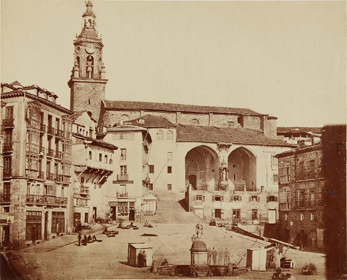 (Vitoria. Plaza de la Virgen Blanca e Iglesia de San Miguel)