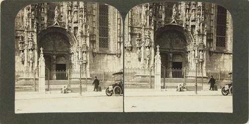 Portugal. Lisboa. Puerta lateral de los Jerónimos