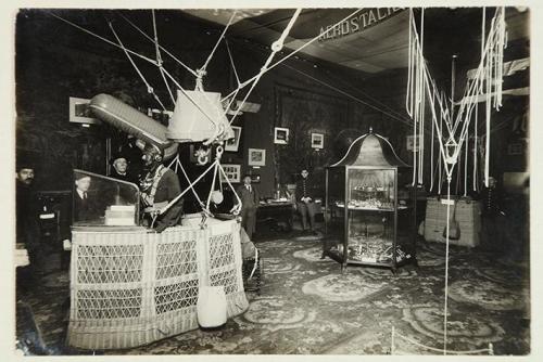 (Exposición aeronáutica. Stand de Aerostación)