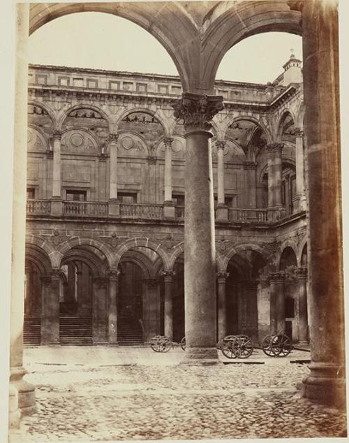 (Patio del Alcazar de Toledo)