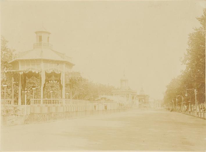 (Avenida en la Feria de Valencia)