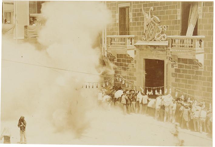 (Mascletá en la Feria de Valencia)