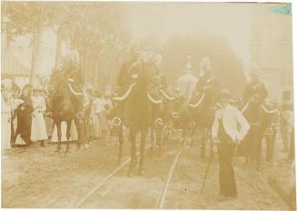 (Desfile por una calle de Valencia )