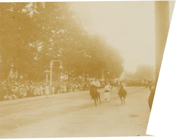 (Carrera de caballos)