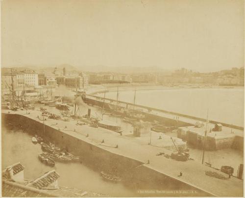 San Sebastián. Vista del puerto y de la playa