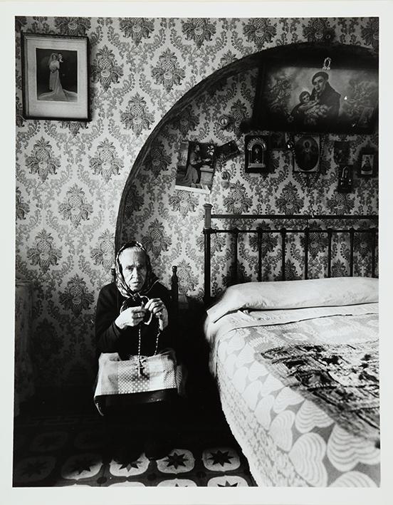 La tía Anastasia en el dormitorio