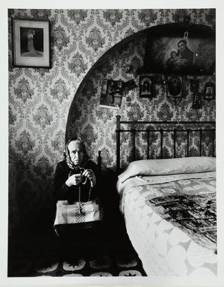 La tía Anastasia en el dormitorio