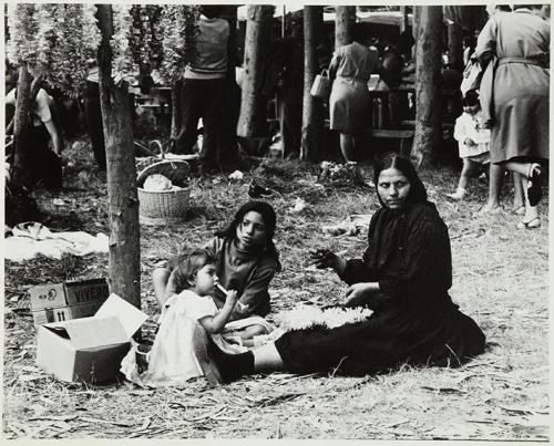 Madre gitana con hijas