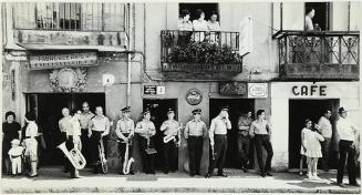 Músicos esperando el comienzo de las fiestas