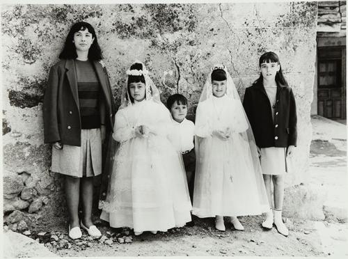 Retrato de niñas de Comunión con hermanas