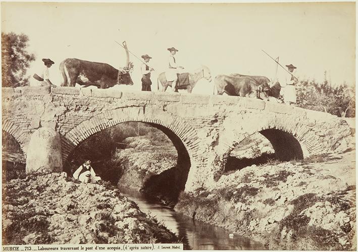 Murcie. Laboureurs traversant le pont d’une acequia. (d’après nature)