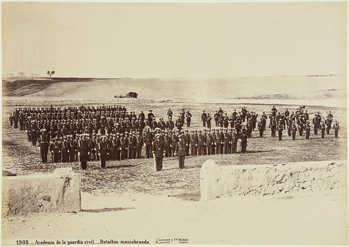 Academia de la guardia civil. Batallón maniobrando