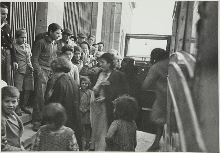 (Refugiados de Málaga y Almeria llegando a Barcelona)