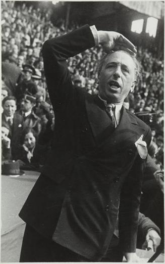 (Lluis Companys en el mitín de clausura de la Semana de Solidaridad de Catalunya con Madrid en la Plaza de toros de Barcelona)