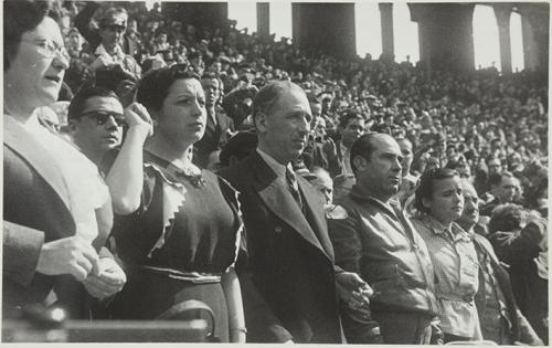 (Lluis Companys, Aurorita Arnaiz, Federica Montseny, Francesc Isgleas y Terersa Pàmies, en el mitín de clausura de la Semana de Solidaridad de Catalunya con Madrid en la Plaza de toros de Barcelona) 