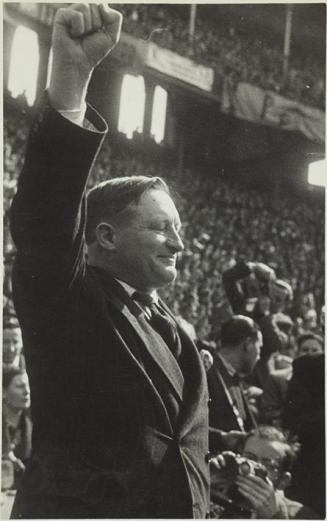 (Louis Piérard en el mitín de clausura de la Semana de Solidaridad de Catalunya con Madrid en la plaza de toros de Barcelona)