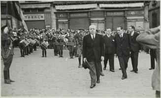 (Azaña por las calles de Barcelona)