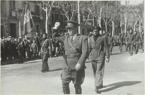 (El batalló de la Mort desfilando por Bercelona)